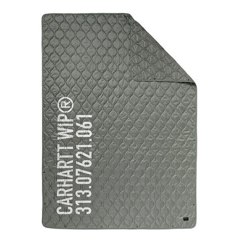 Carhartt WIP Tour Quilted Blanket Smoke Green/Reflective I032492.1X3.XX.06 Degli Uberti