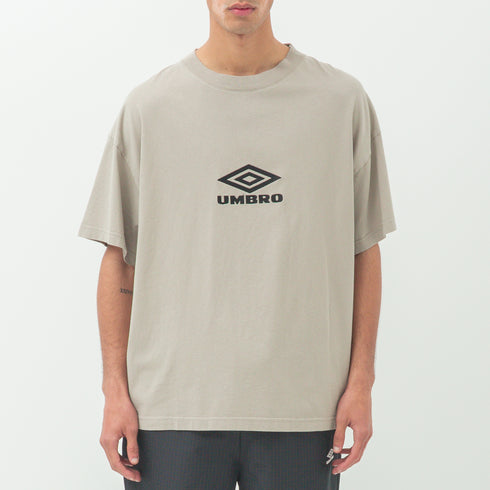 Umbro OG Logo T-Shirt Taupe UBMW0238JY55 2000277769042 Fit Front Degli Uberti